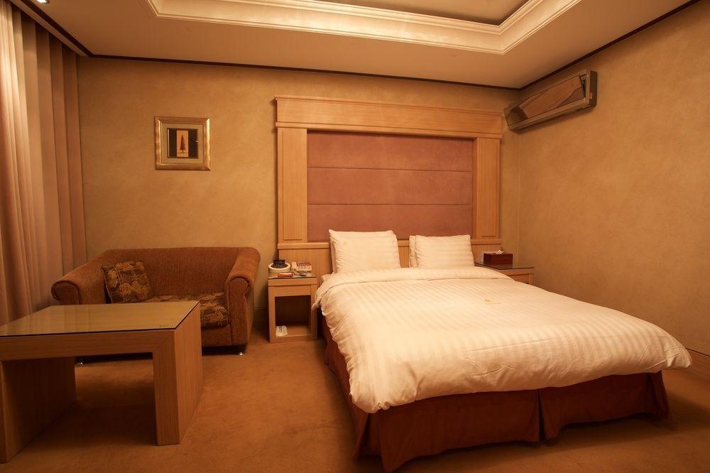 The Koryo Hotel Пучхон Экстерьер фото