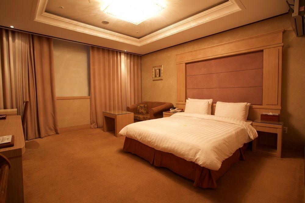 The Koryo Hotel Пучхон Экстерьер фото
